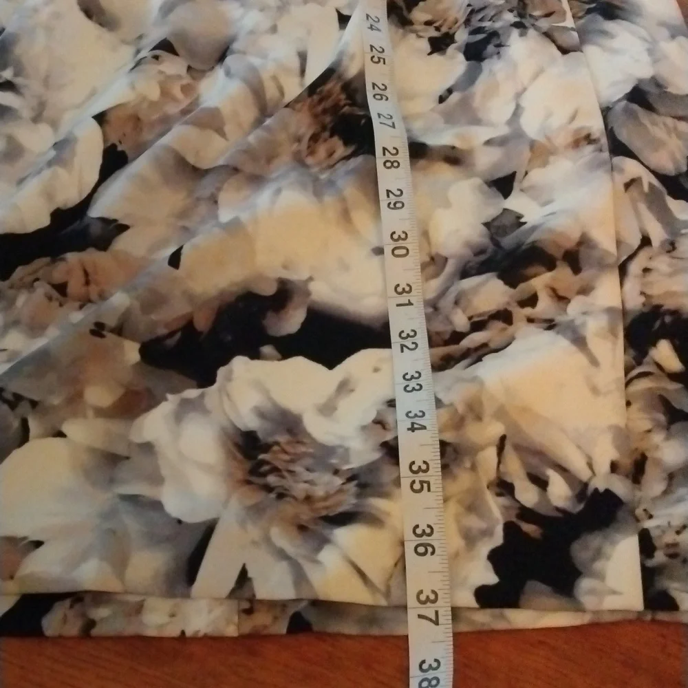 NWT Calvin Klein floral dress. Beautiful style and neutral colors for Fall. - Picture 13 of 15